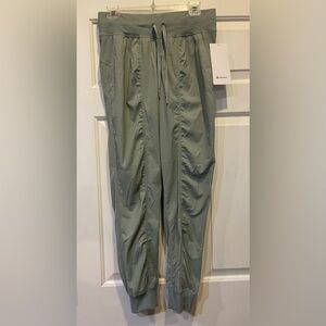 Lululemon dance studio MR jogger  palm court size 6 NWT